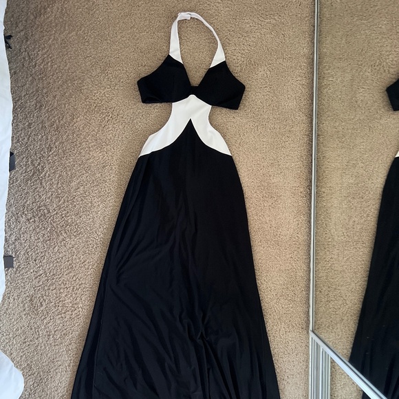 Formal dress - Picture 1 of 4